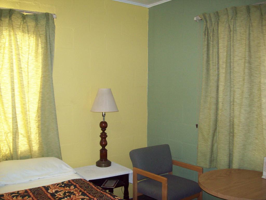 Budget Inn Sanderson Номер фото